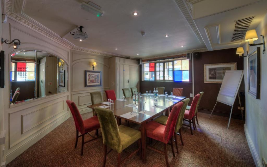 Hotel Dog & Partridge By Chef & Brewer Collection